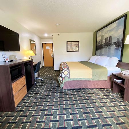 Super 8 By Wyndham Newport News/Jefferson Ave. Hotel Bagian luar foto