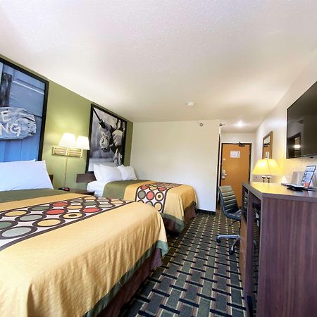 Super 8 By Wyndham Newport News/Jefferson Ave. Hotel Bagian luar foto