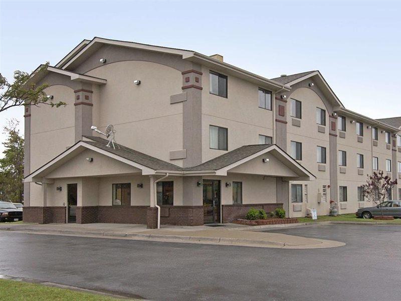 Super 8 By Wyndham Newport News/Jefferson Ave. Hotel Bagian luar foto