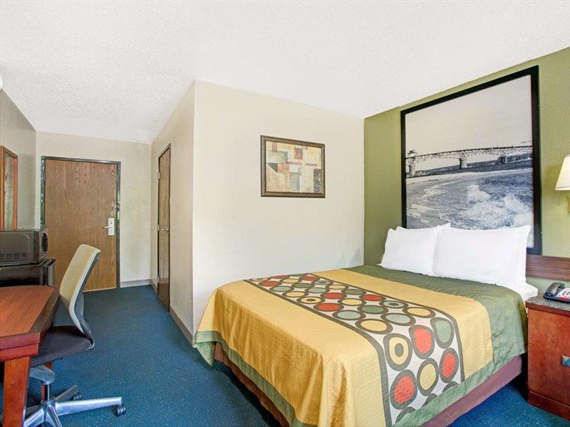 Super 8 By Wyndham Newport News/Jefferson Ave. Hotel Bagian luar foto