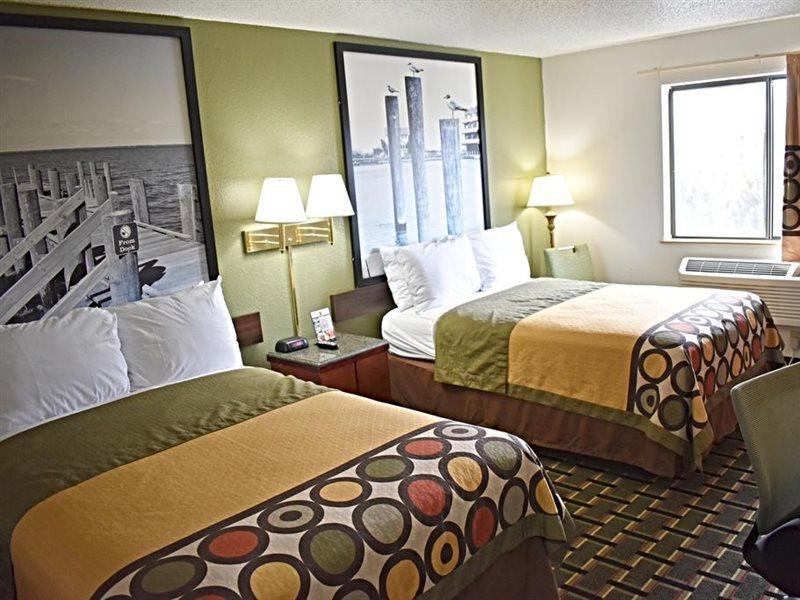 Super 8 By Wyndham Newport News/Jefferson Ave. Hotel Bagian luar foto