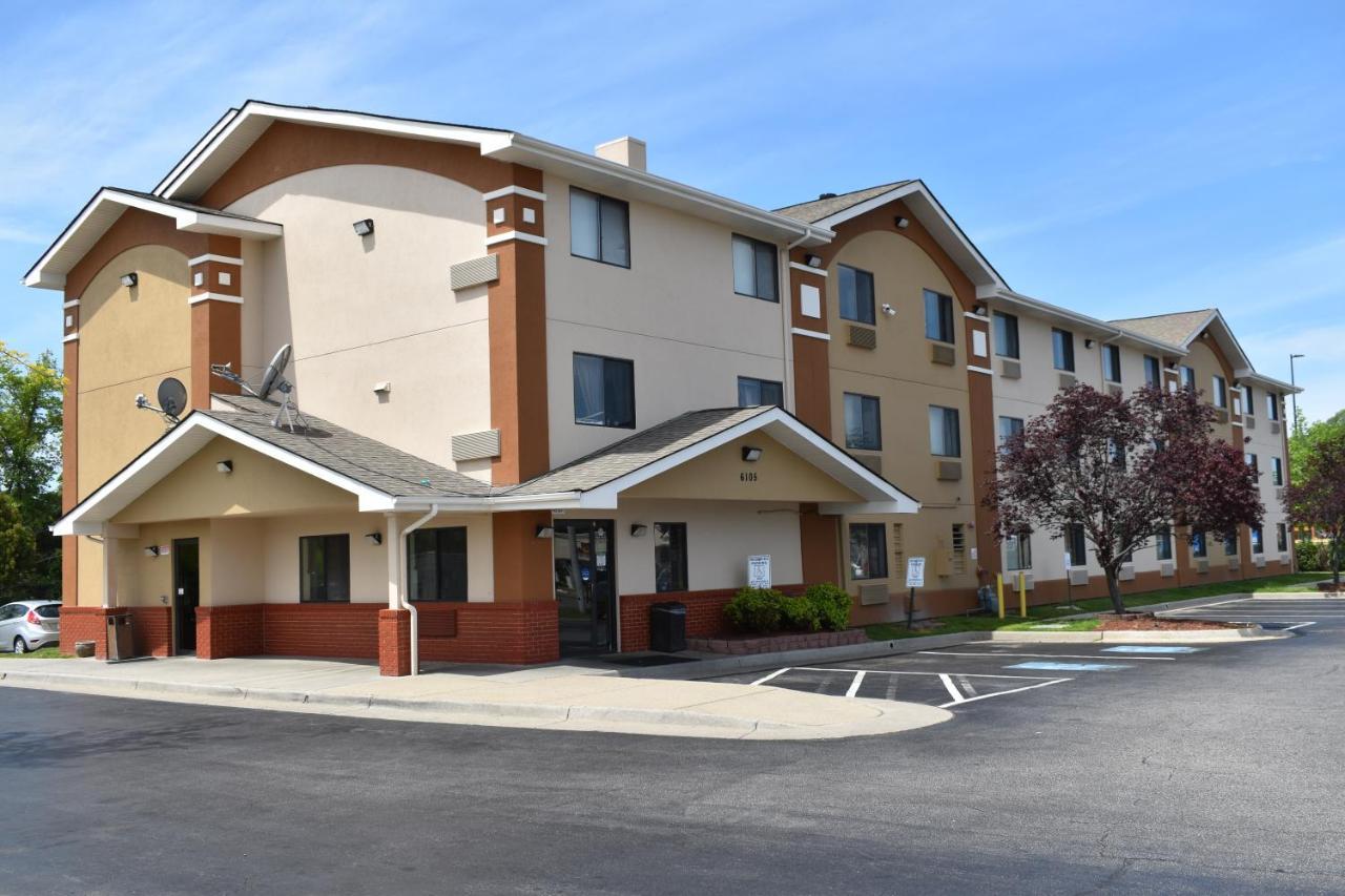 Super 8 By Wyndham Newport News/Jefferson Ave. Hotel Bagian luar foto