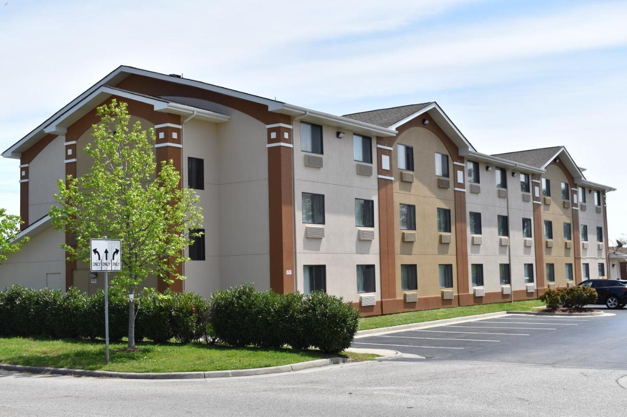 Super 8 By Wyndham Newport News/Jefferson Ave. Hotel Bagian luar foto