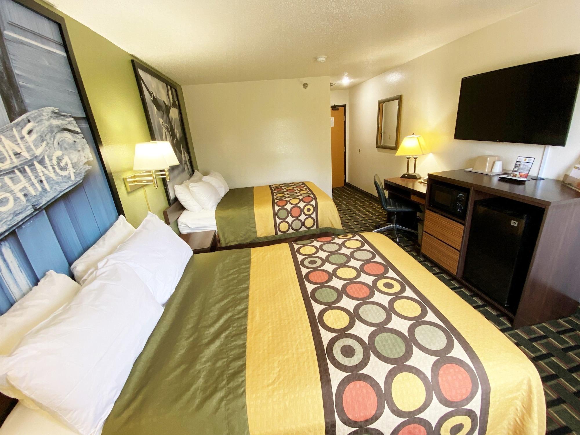 Super 8 By Wyndham Newport News/Jefferson Ave. Hotel Bagian luar foto