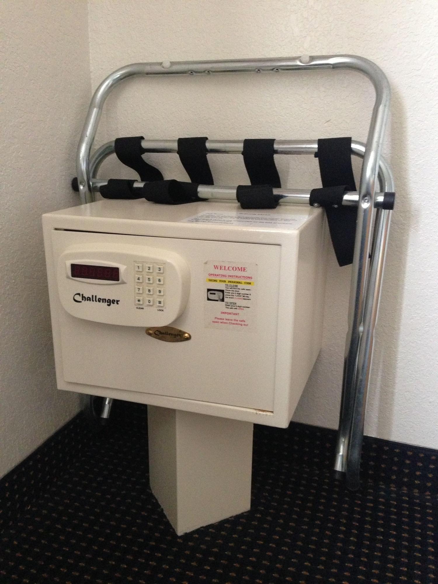 Super 8 By Wyndham Newport News/Jefferson Ave. Hotel Bagian luar foto
