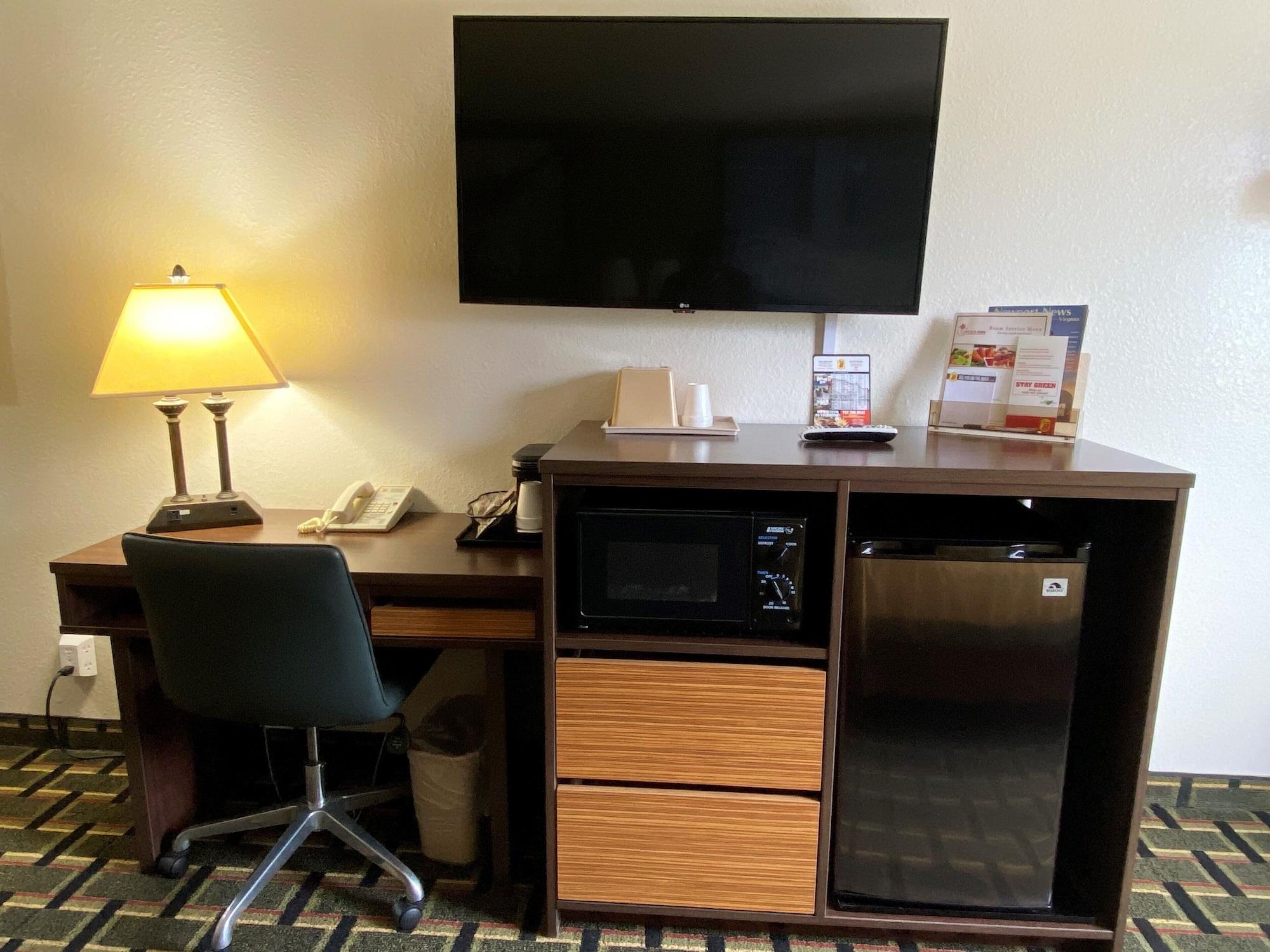 Super 8 By Wyndham Newport News/Jefferson Ave. Hotel Bagian luar foto