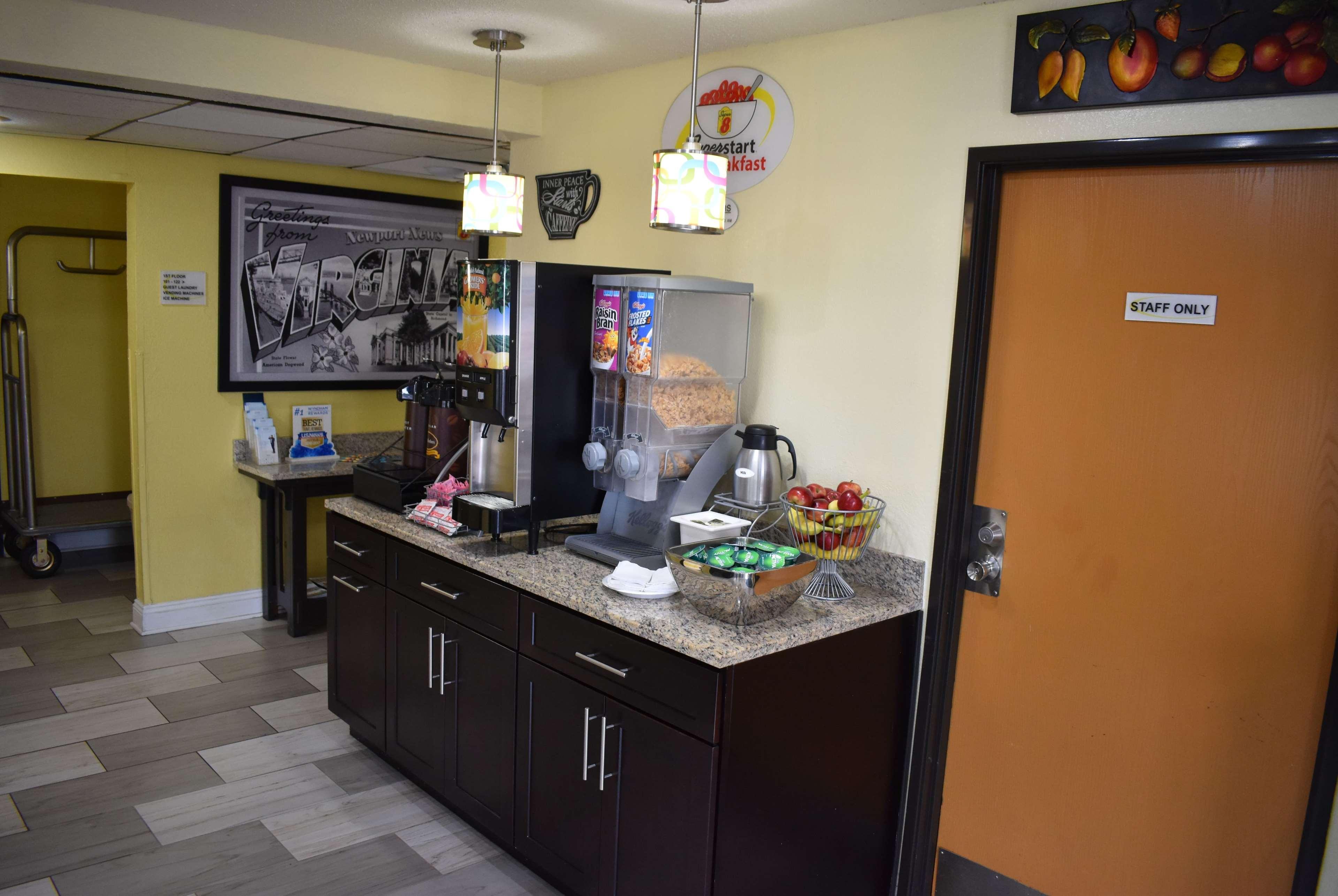 Super 8 By Wyndham Newport News/Jefferson Ave. Hotel Bagian luar foto