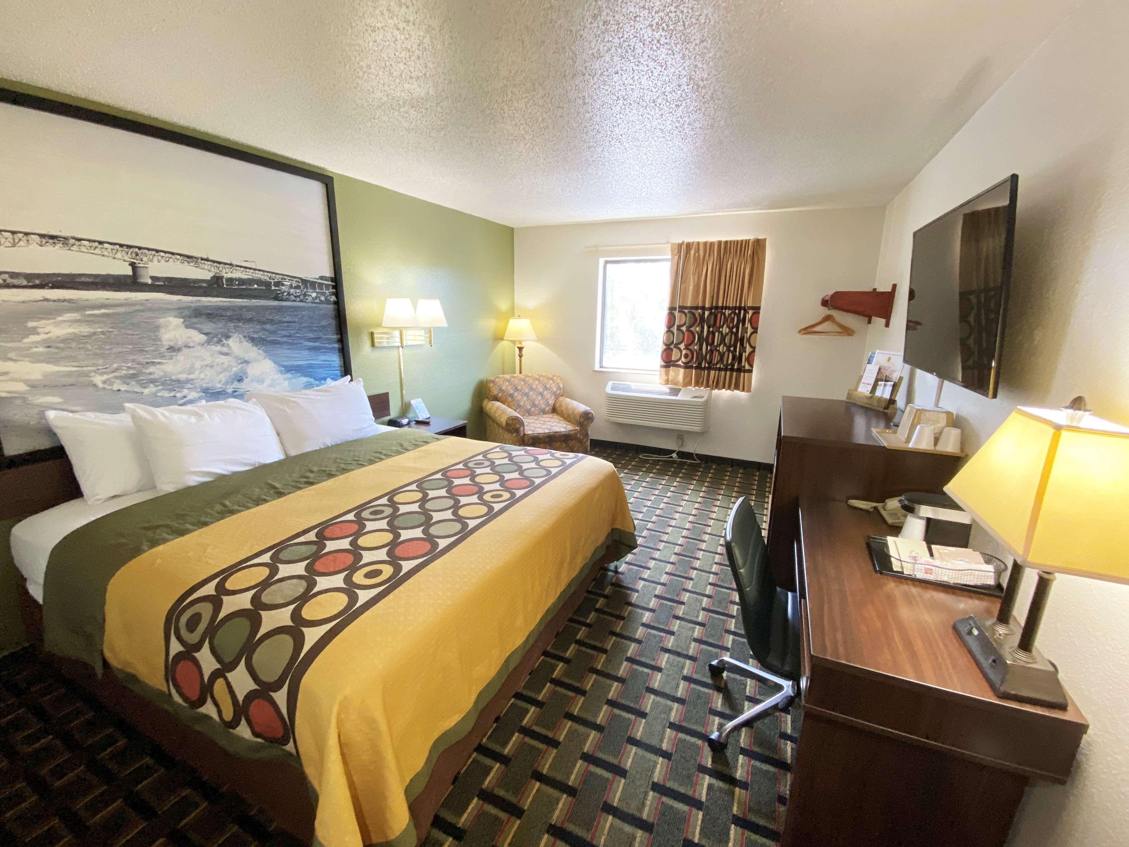 Super 8 By Wyndham Newport News/Jefferson Ave. Hotel Bagian luar foto