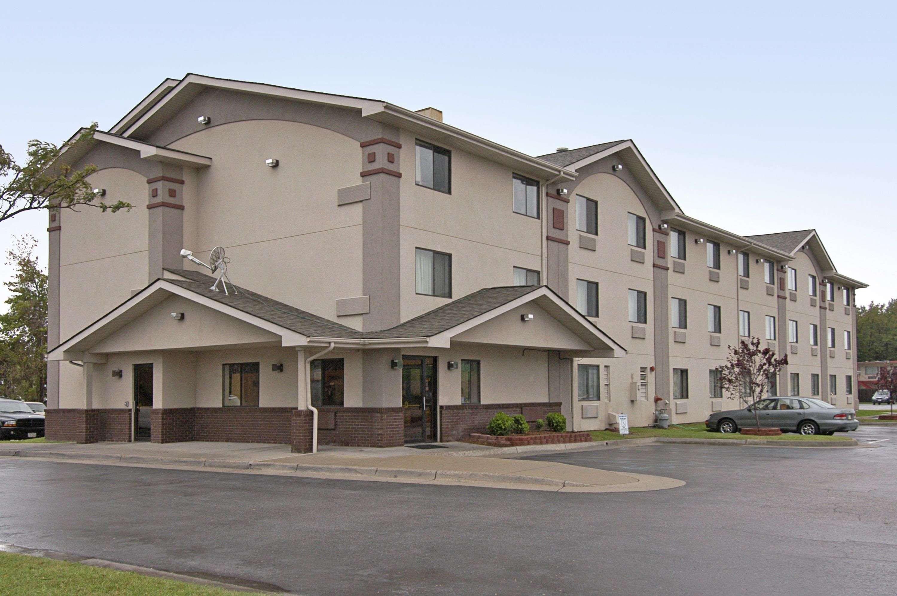 Super 8 By Wyndham Newport News/Jefferson Ave. Hotel Bagian luar foto