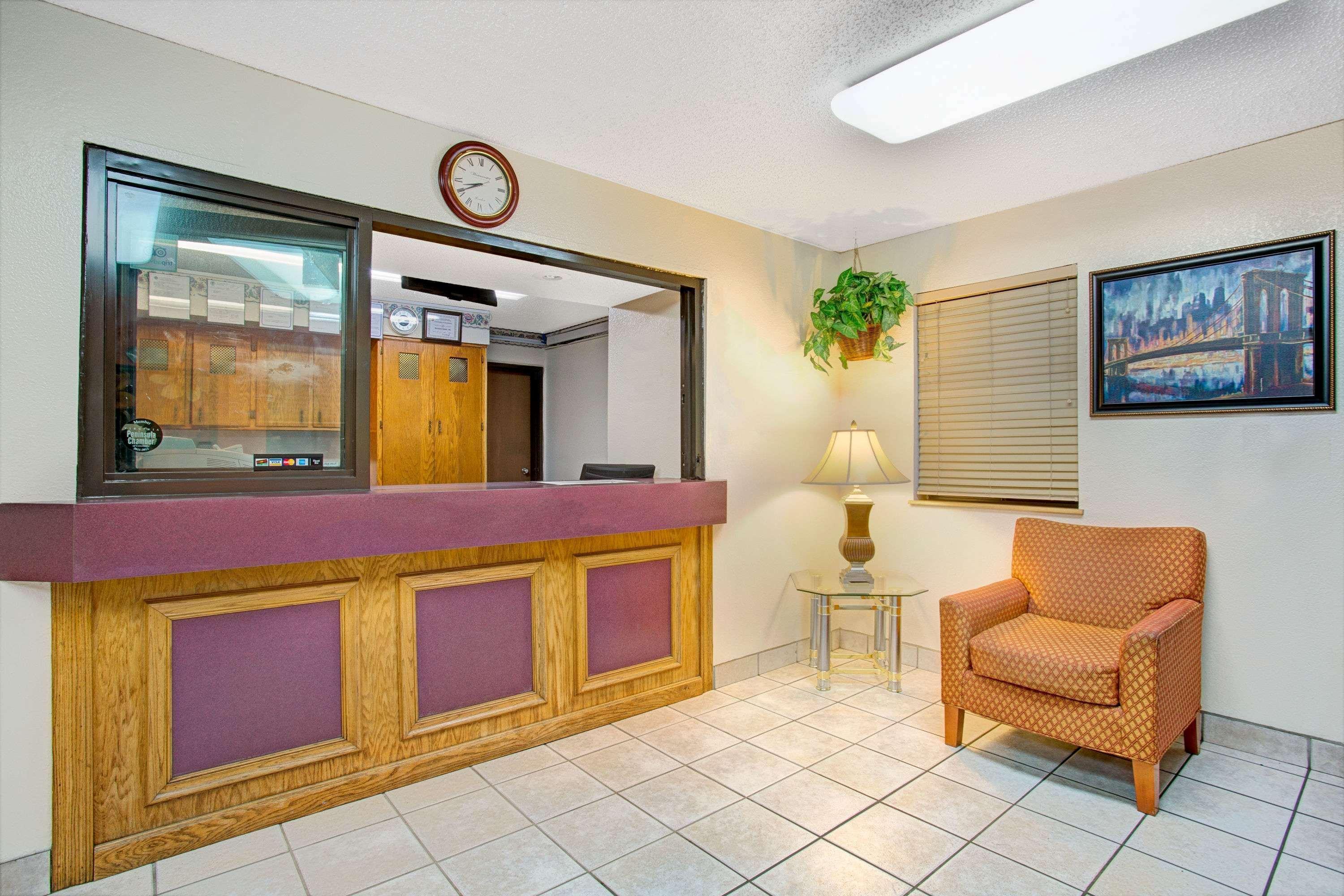 Super 8 By Wyndham Newport News/Jefferson Ave. Hotel Bagian luar foto