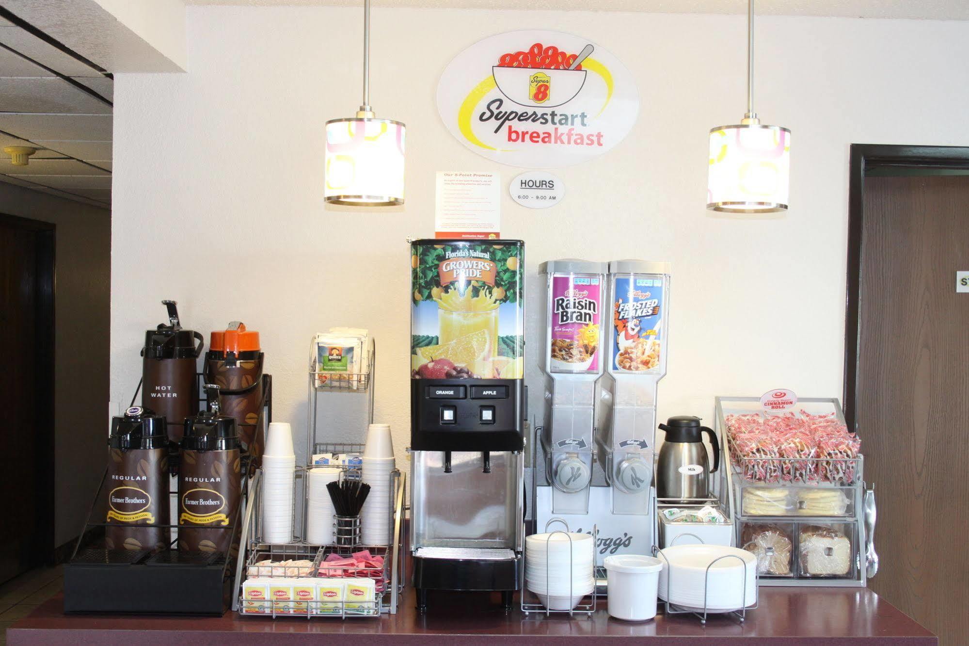 Super 8 By Wyndham Newport News/Jefferson Ave. Hotel Bagian luar foto